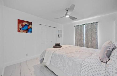 Luxurious Palm Beach Home - Photo 12