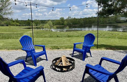 Cozy 2BR A-Frame Cabin w Hot Tub & Lake Views - Foto 44