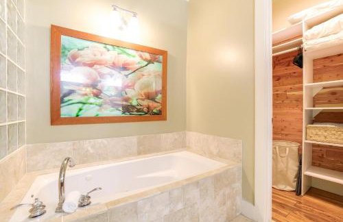 Walk to Poipu Beaches Koloa Condo with Pool Access! - Foto 18