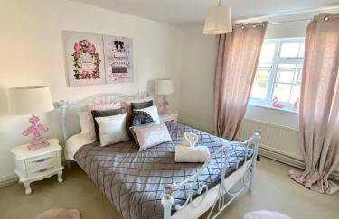 Farmhouse Retreat with Hot Tub, Pool, Horses, Games Room, Free Car Park, Only 45 min from Oxford Circus - Foto 17