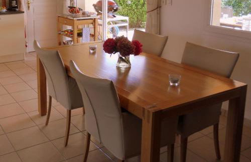 Villa in France with Pool and Private Garden - Foto 3