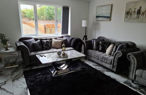 SAV 5 Bed Luxury House Leicestershire - Photo 37