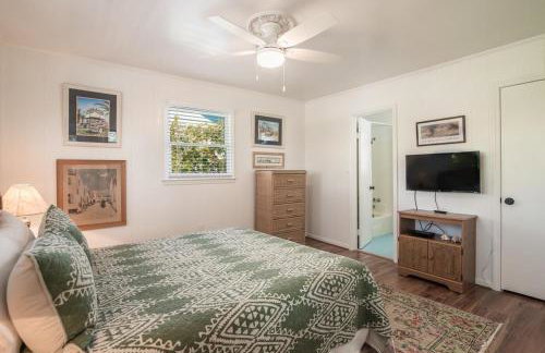 Cozy Beach House Steps from the Shore: 4 Bedroom - Foto 11