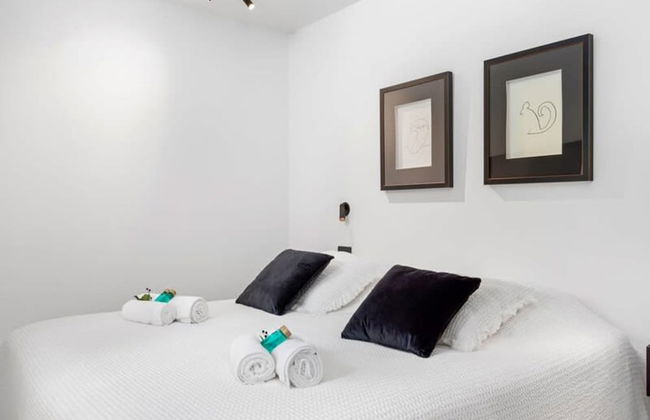 Relax in Luxury at This Stunning Seaside Villa - Photo 36