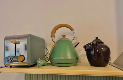 Stunning Home, AC, Beach, Backyard, 4 BR - Photo 18