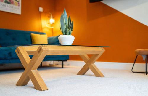 Perfect Getaway 3 Bedroom Home with Fast WiFi & Parking - Photo 13