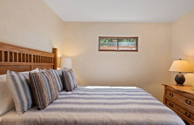 Casa Nona - Pristine Home in the Railyard District, Walk to The Plaza - Photo 4