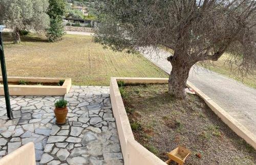 Family D 3 bedroom house with BBQ&Patio in huge estate! - Photo 22