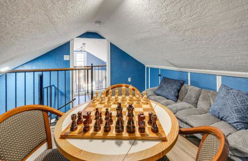 Walk to MIR Wooded Group Escape with Deck and Bar! - Foto 14