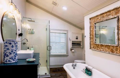 Creole Cottage - 2 Bed, 1 Bath, Pet Friendly with Fee, Walk to Downtown, Grill, Washer & Dryer - Foto 36