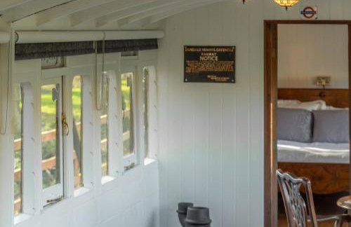 The Railway Carriage - Photo 15