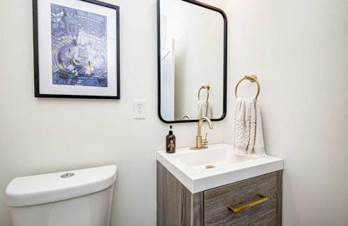 Stylish Getaway with Hot Tub-Near Downtown Indy-Family Friendly - Foto 45