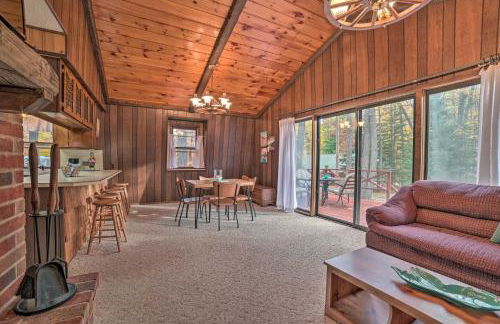 Less Than 3 Mi to Higgins Lake Roscommon Cabin with Deck - Foto 4