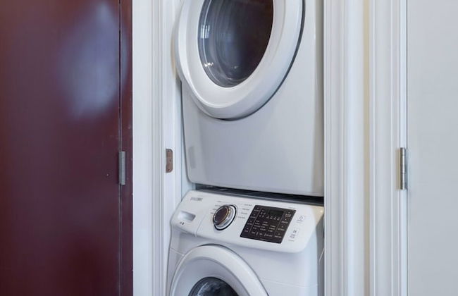 Sosuite 2BR Apt w Balcony W D Gym On-site Bar - Photo 33