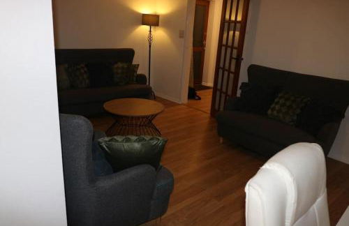 Entire -4 Bedrooms Detached House with Driveway - Foto 34