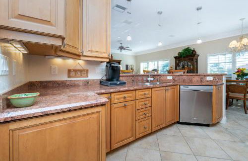 Villa Hibiscus-Waterfront-Free Heated Pool-Dock-Bikes-Other Amenities - Photo 23