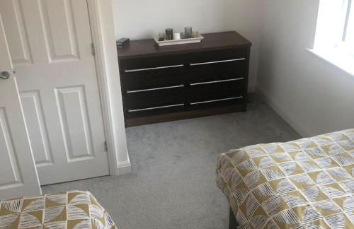 Entire 2 bedroom house in Tamworth - Photo 4