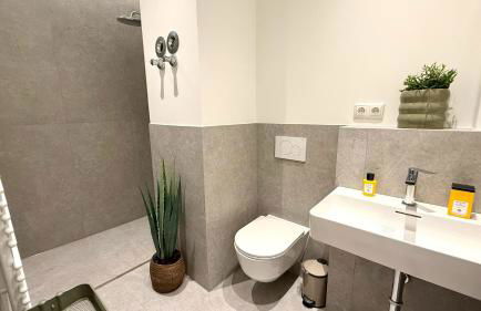 BeckHomes Munich- Large 210 sqm Central Apartment- 7 BR, 6Baths, 3 Kitchens, Up to 18 Guests - Foto 79