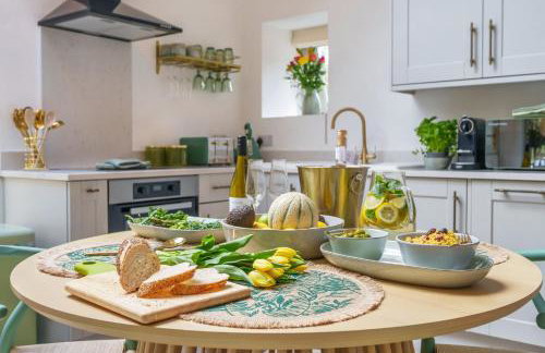 The Enchanted Cottage - Photo 8