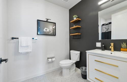 2BR, King Bd, Free Prkn, Gym, NYC View, 8min Train - Foto 31