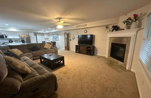 Whole House - HUGE, Modern & New Niagara Shoreline Home Rental - Foto 1