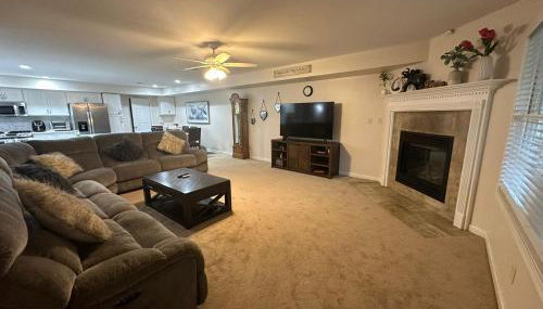 Whole House - HUGE, Modern & New Niagara Shoreline Home Rental - Foto 1