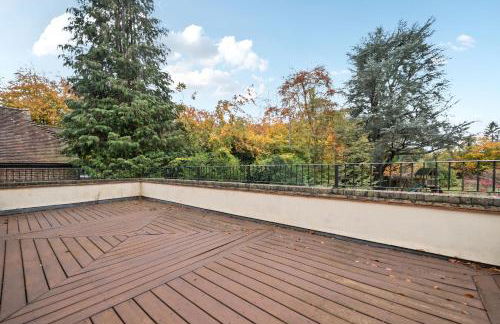 Kingswood 6 Bed Mansion, Tennis Court and Cinema - Foto 20