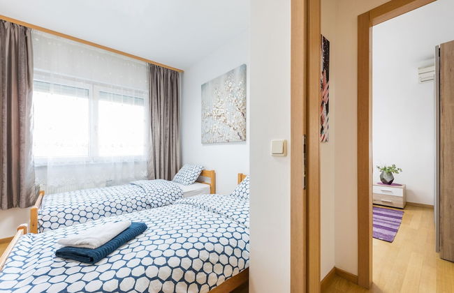 2 Bedroom Apt. in the Business Zone- Free Parking - Photo 5