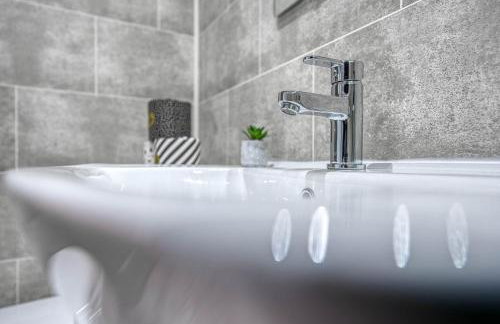 Abbey Court - 2 Bedroom Apartment, Parking, JLR, CVT - Coventry Accommodation LTD - Photo 31