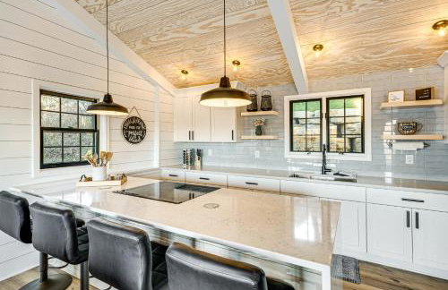 Canoes and Dock Waterfront Retreat on Lake Beulah! - Foto 6