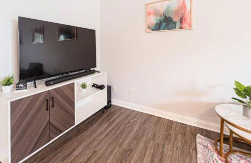 Glamorous Renovated Modern Home - Foto 26