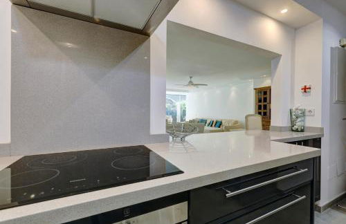 Large Ground Floor Apartment with Private Garden and Beach Access - Photo 19