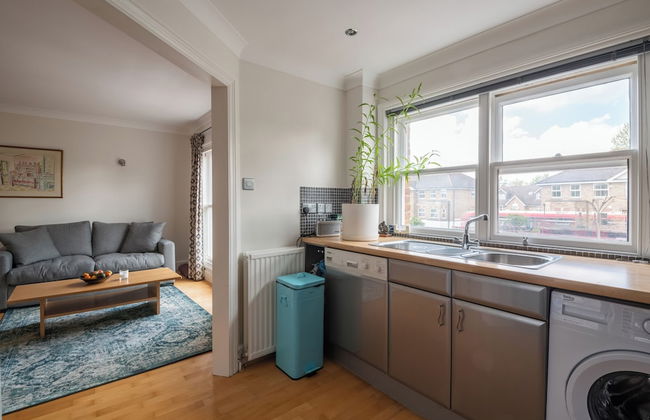 Putney Perfection - Photo 16