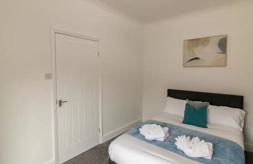 Recently renovated stylish home parking - Pass the Keys - Photo 24