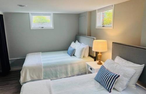 Waterfront retreat w/ wraparound deck & BBQ - Foto 74