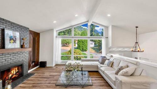 Tastefully Remodeled 4 Bedroom Home with Rainier View - Foto 5