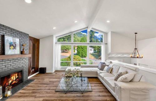 Tastefully Remodeled 4 Bedroom Home with Rainier View - Foto 5