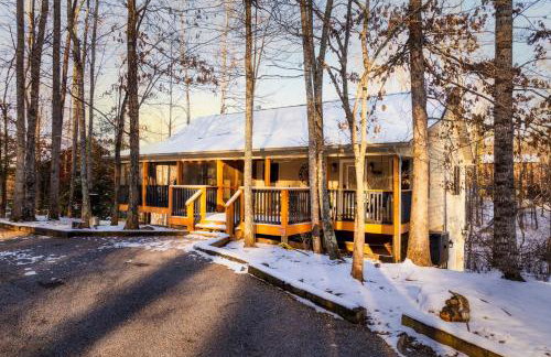 The Moondance Cabin by Lightfoot Stays Vacation Rentals - Photo 44