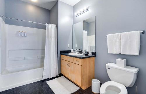 West Loop - City Views With In & Out Parking 2 - Photo 15