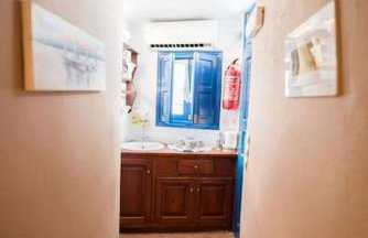 Lioyerma Windmill Villa With Outdoor Hot Tub - Photo 21