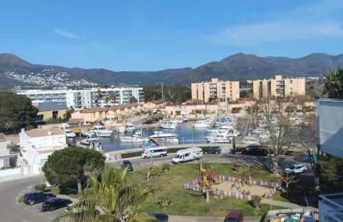 Atico of 3 rooms, total 130m² just for you with a 60 m² terrace, swimming pool, mountain and marina view. - Photo 21