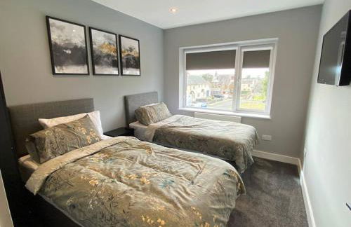 A modern, dog-friendly 3 bedrm canal side property - Photo 10