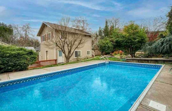 Medford Home and 2 Condos With Pool - Foto 7