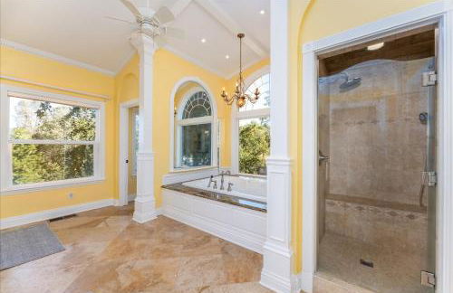 Yosemite Bass Lake VIEWS, 2 Homes, Games, Hot Tub - Foto 25