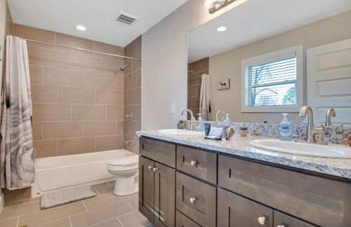 Spacious 4-bedroom Marietta Home w/ free parking - Foto 16