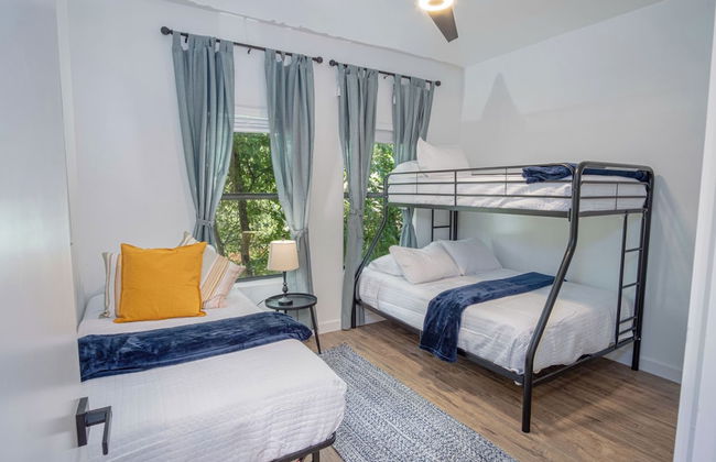 Gorgeous 3 BR 2 BA Near Amazing Downtown - Photo 8