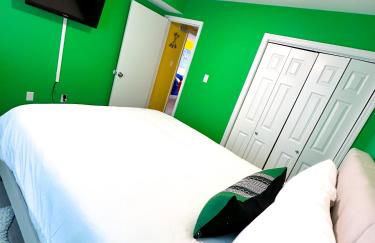 Stylish 2BR Condo Near Beach, Large Pool & Patio, Pet Friendly - Foto 32