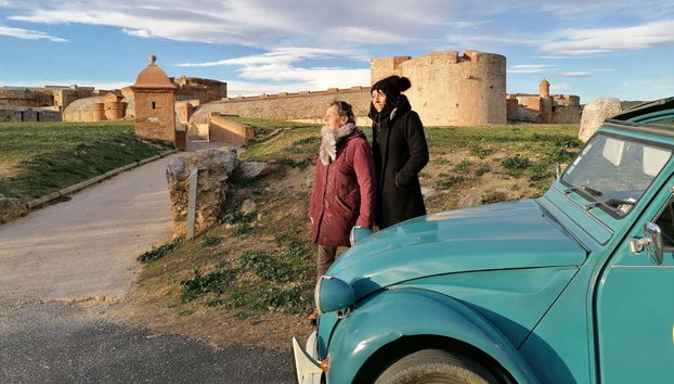 Visite guidée privée en Citroën 2CV aux villages des Aspres - Photo 4, Visitez des villages typiques de la région