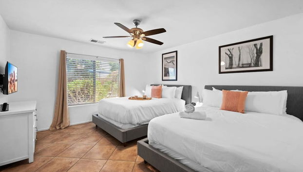 4BR Sanctuary w Retro Game Room Theater Pool Spa - Foto 5, Habitación