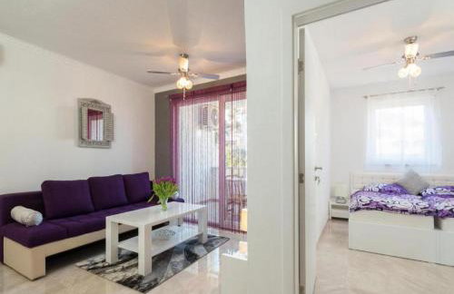 La Perla Apartments - Photo 34